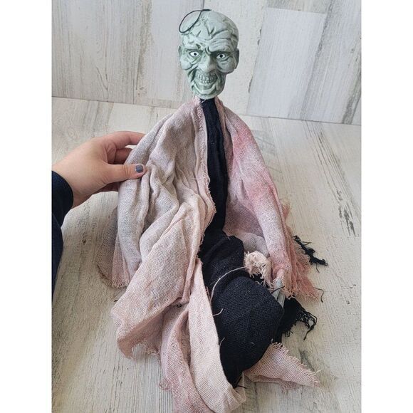 Green zombie Gremlin Goblin hanging prop the core zombie Halloween scary - Picture 1 of 7